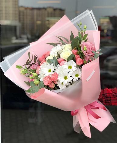 Букет цветов из: Розы, Лизиантусы и Хризантемы в Новодугино